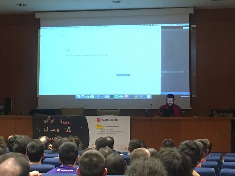 Ulises Gascón durante la sesión de WeCode2020: Tor Metrics con Firebase. Foto de Eun Young Cho