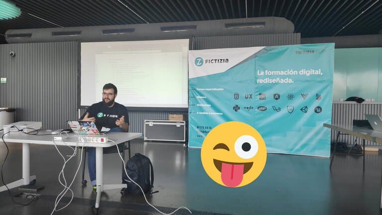 Ulises Gascon durante su Taller sobre Survapp en TechFest19.